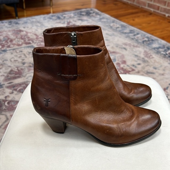 FRYE Phoebe Bootie Women's Side Zipper, Brown Leather Ankle Boot - Picture 2 of 7